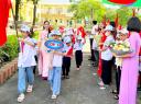 đón hs lớp 11.jpg - 