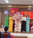 cmhs tặng hoa.jpg - 